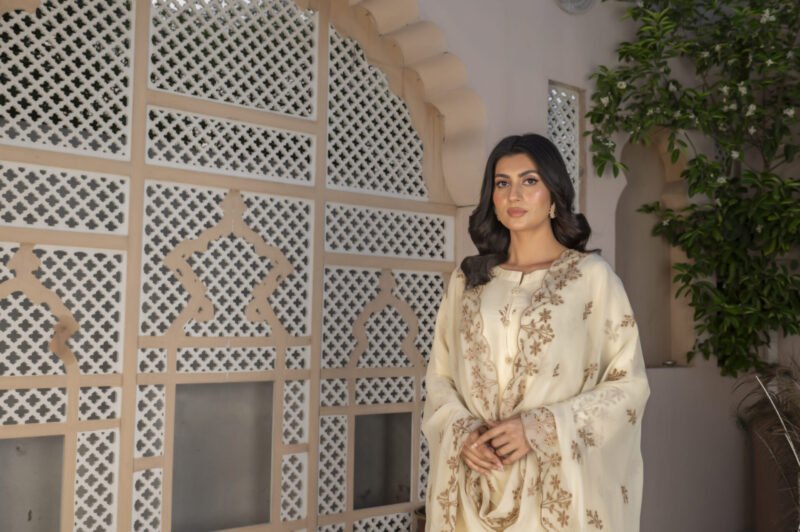 3-PIECE SUIT EMBROIDERED